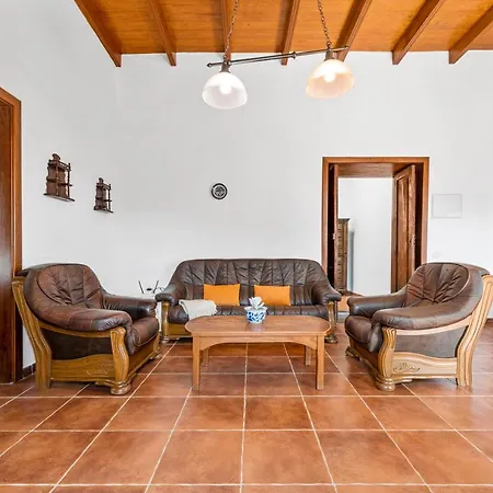 Petit La Geria Lanzarote Тиас